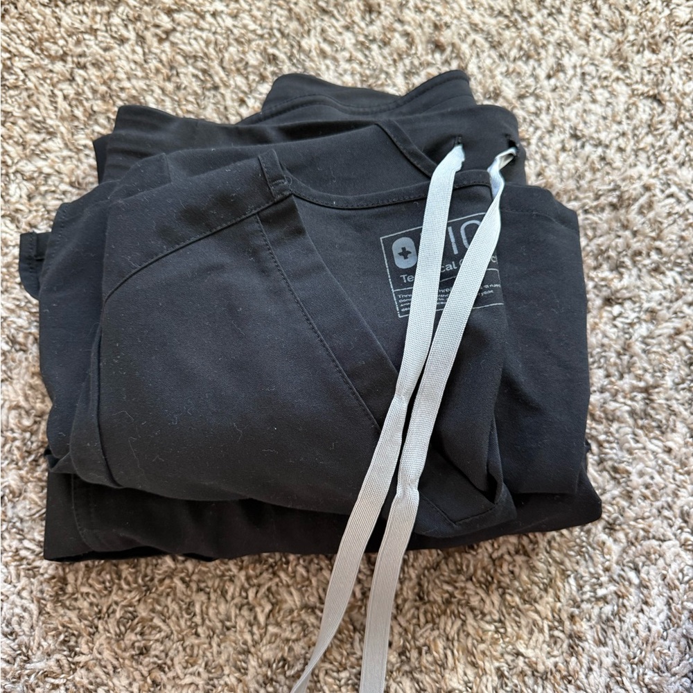Figs Black Scrub Set